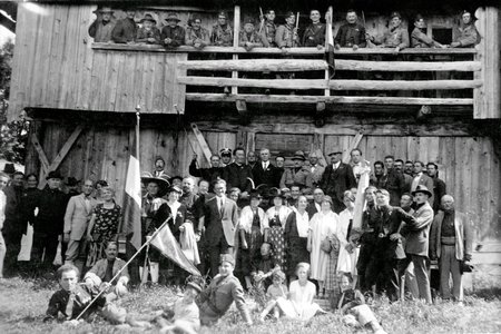 Fest beim Heustadel von Bad Cortina in den 1930er-Jahren