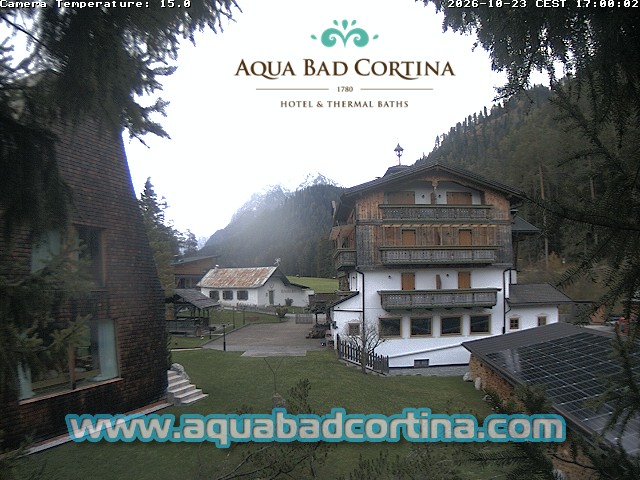 Webcam Aqua Bad Cortina – la corte e il giardino
