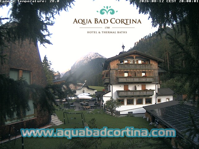 Webcam Aqua Bad Cortina – la corte e il giardino