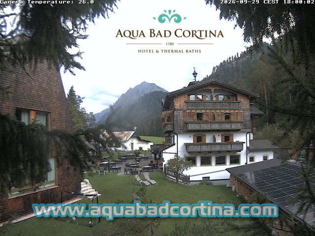 Webcam Aqua Bad Cortina – la corte e il giardino
