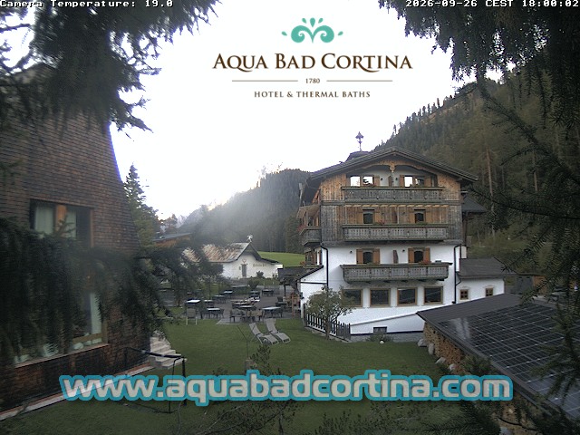 Webcam Aqua Bad Cortina – la corte e il giardino