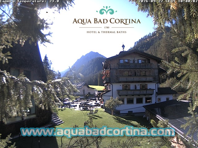 Webcam Aqua Bad Cortina – la corte e il giardino