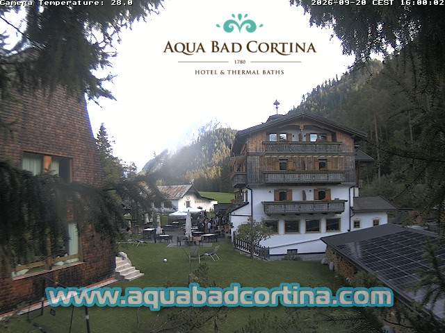 Webcam Aqua Bad Cortina – la corte e il giardino
